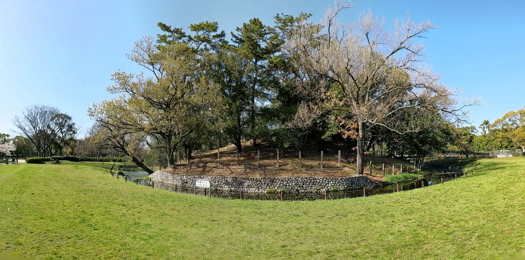 竜佐山古墳（パノラマ撮影）