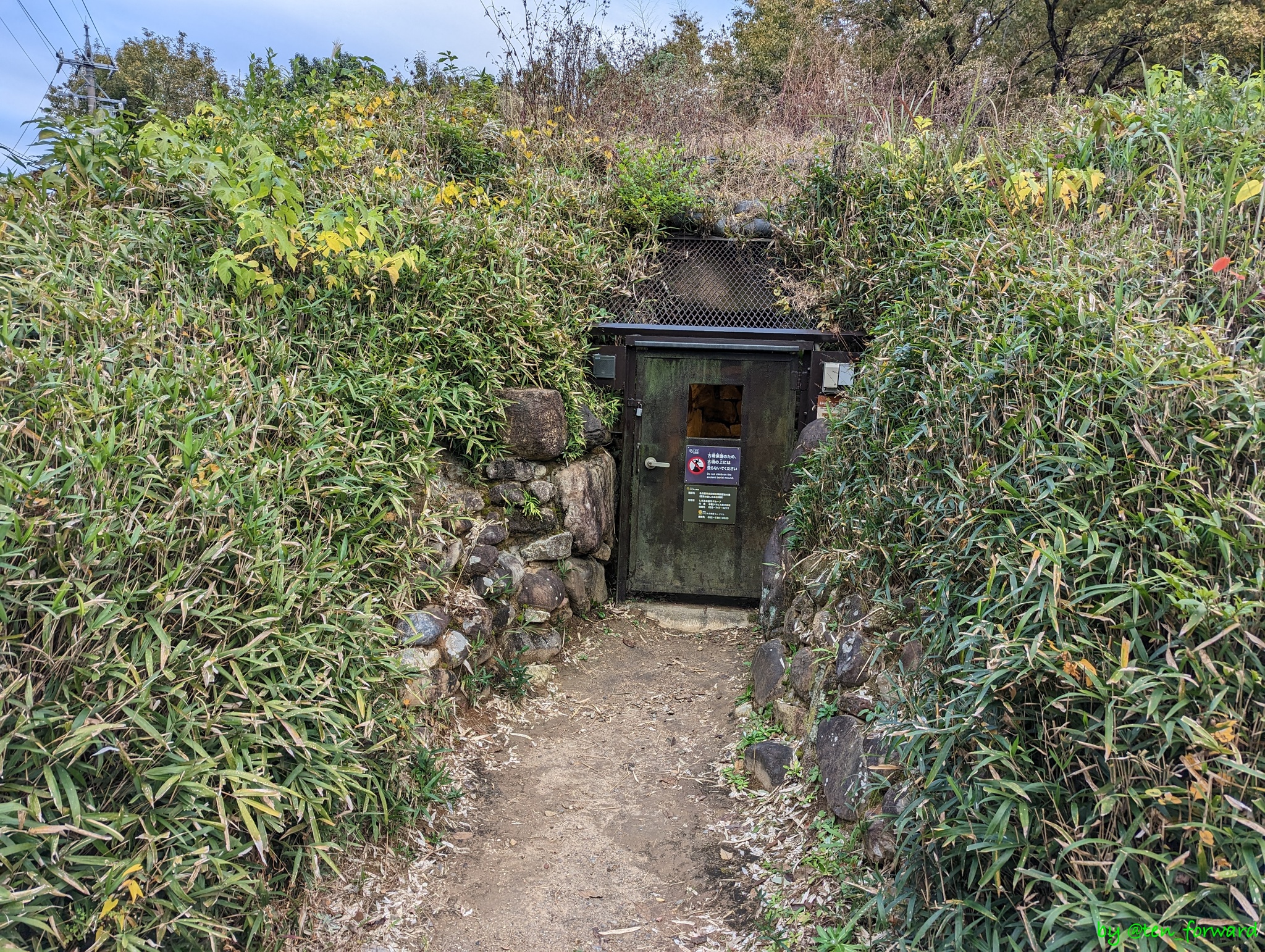 東谷山白鳥古墳羨道