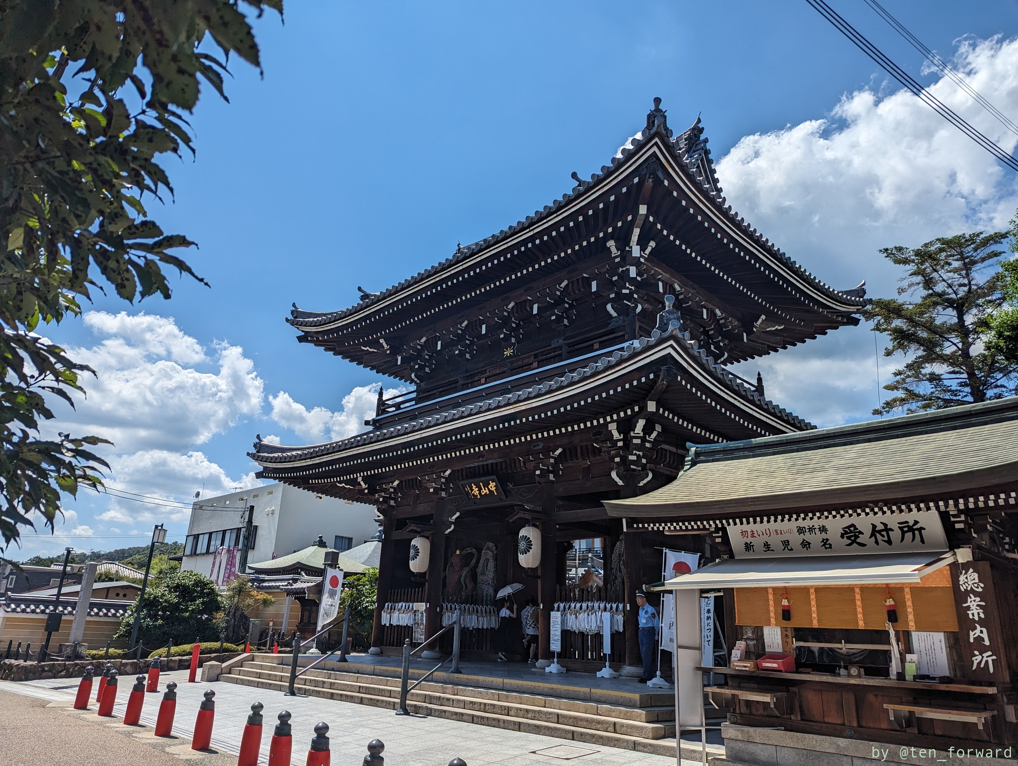 中山寺山門