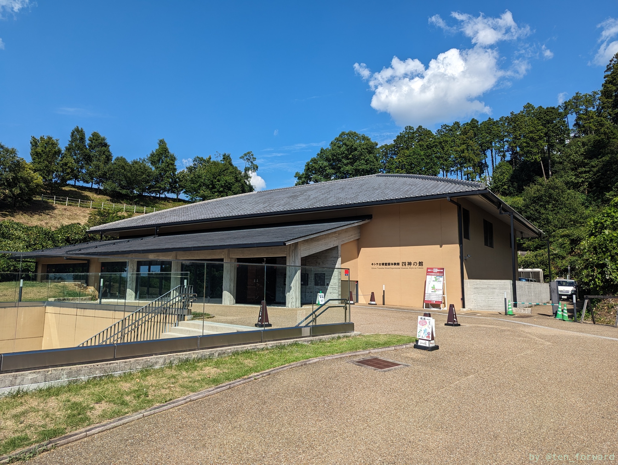 キトラ古墳壁画体験館 四神の館 地上