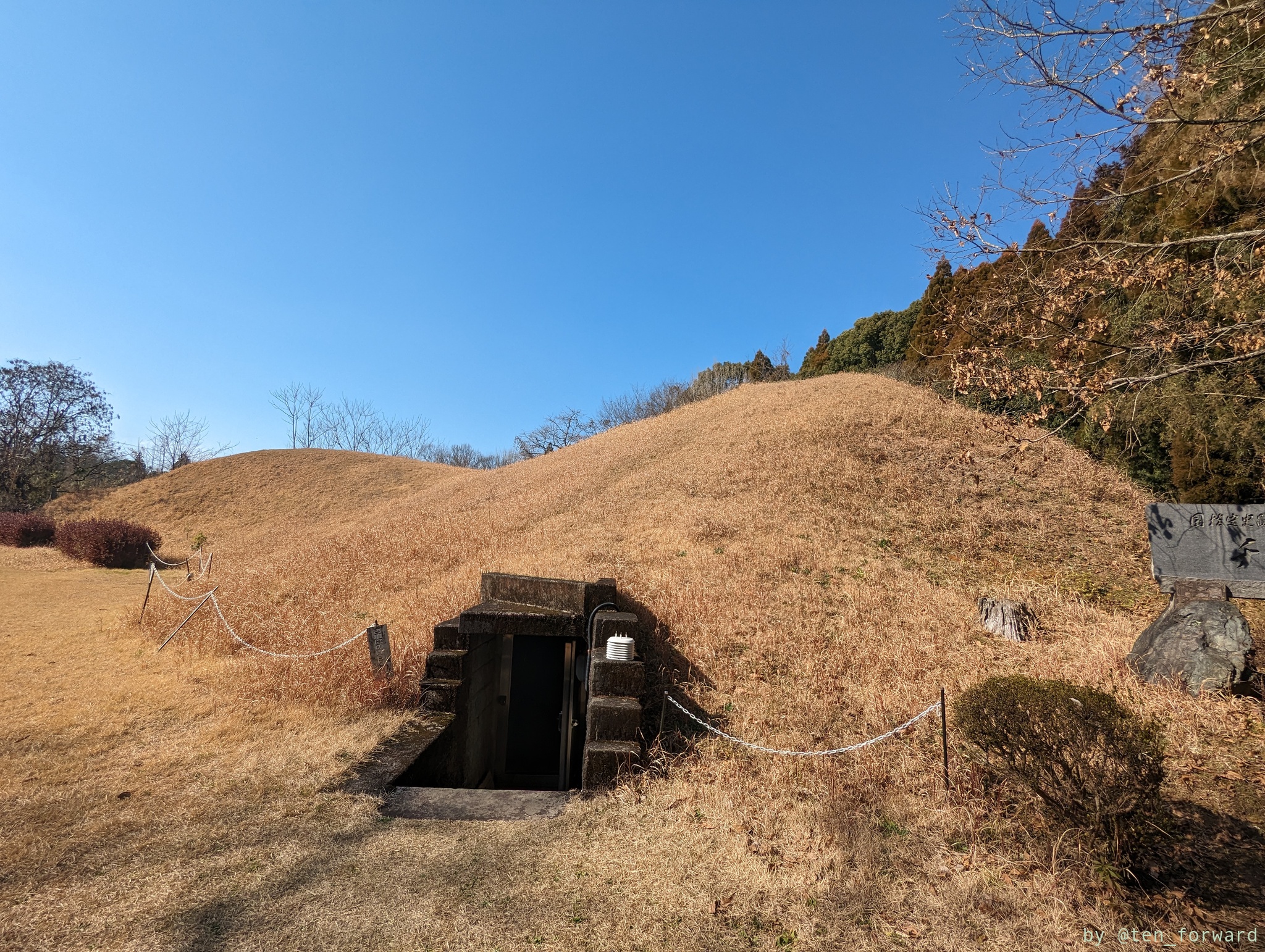 チブサン古墳見学の入口