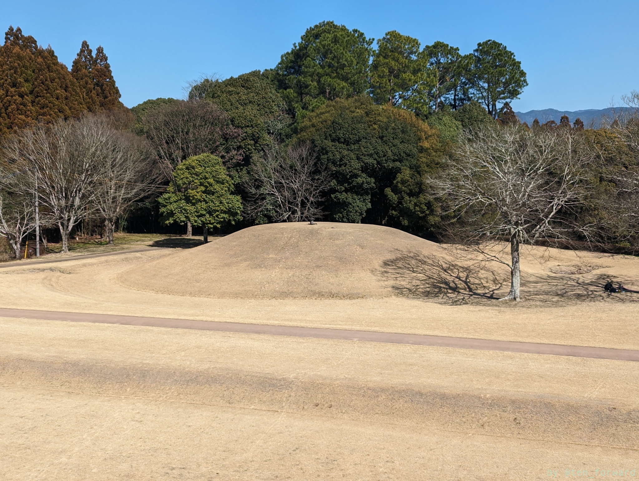 双子塚古墳から見た下原古墳