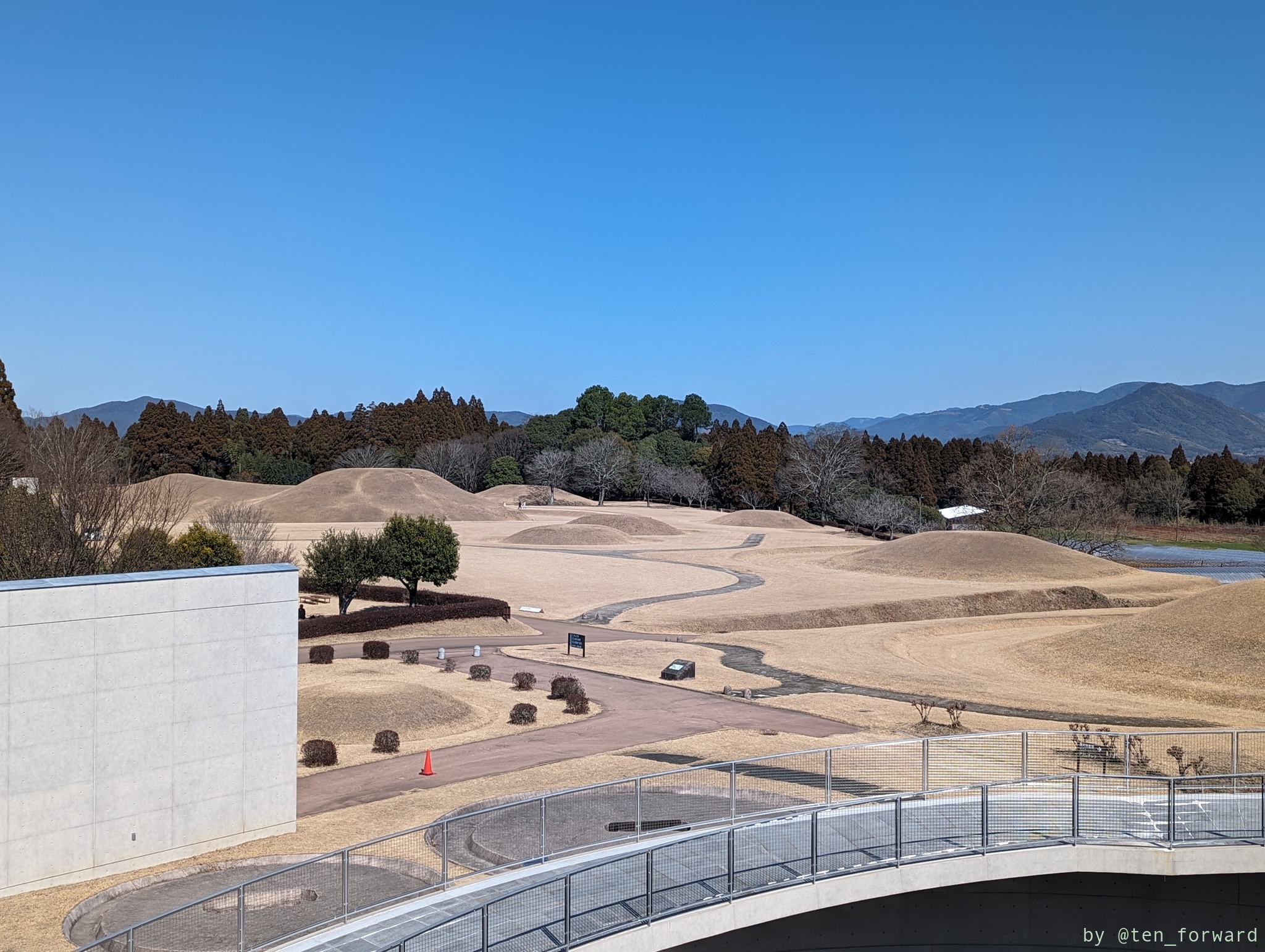 古墳館から見た岩原古墳群