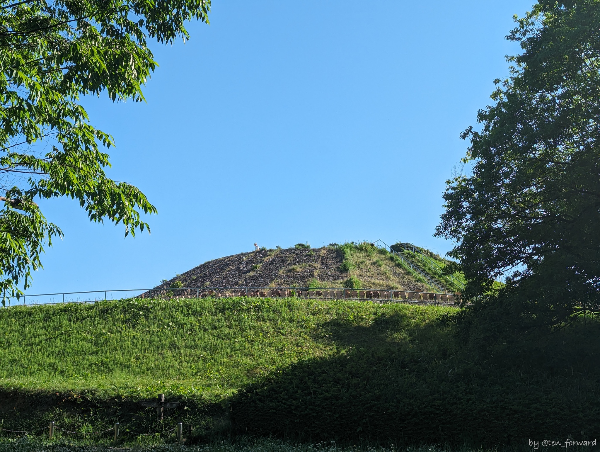 ナガレ山古墳後円部