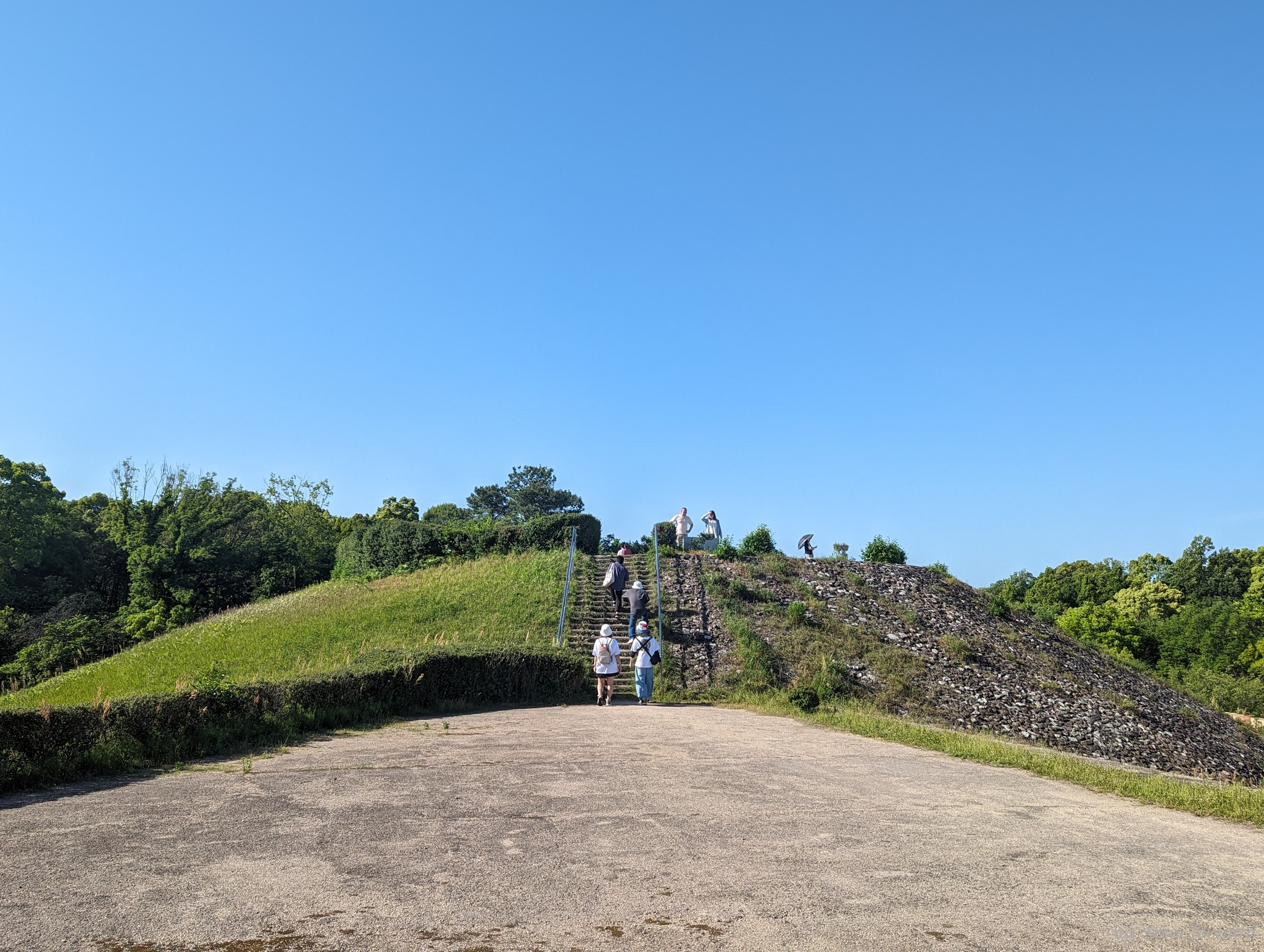 ナガレ山古墳後円部