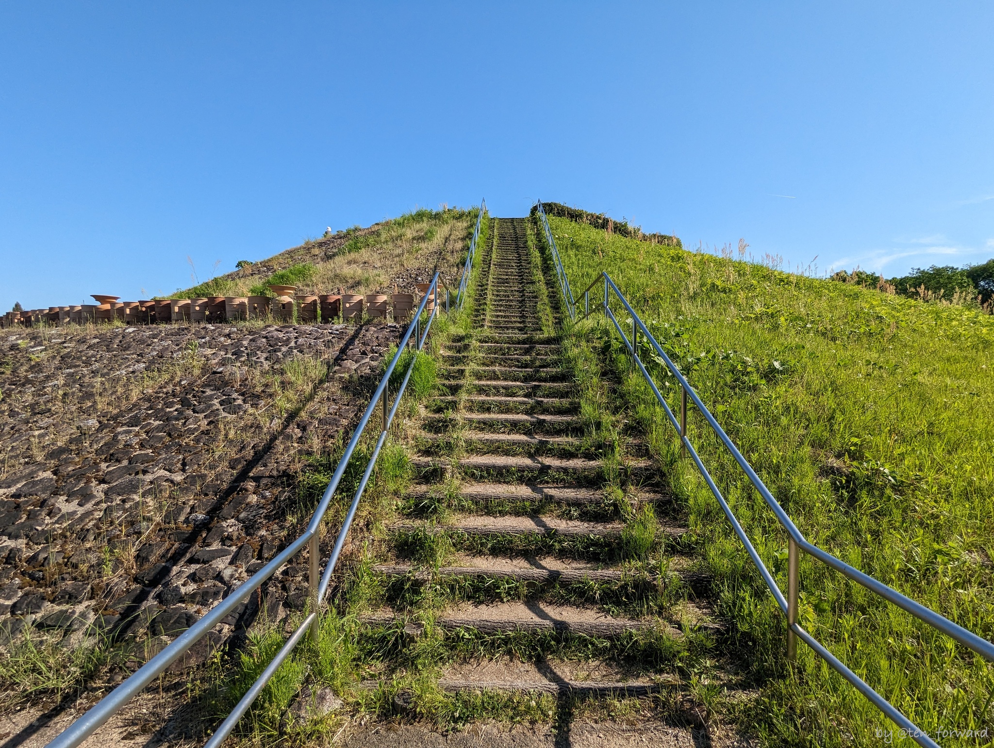 ナガレ山古墳後円部