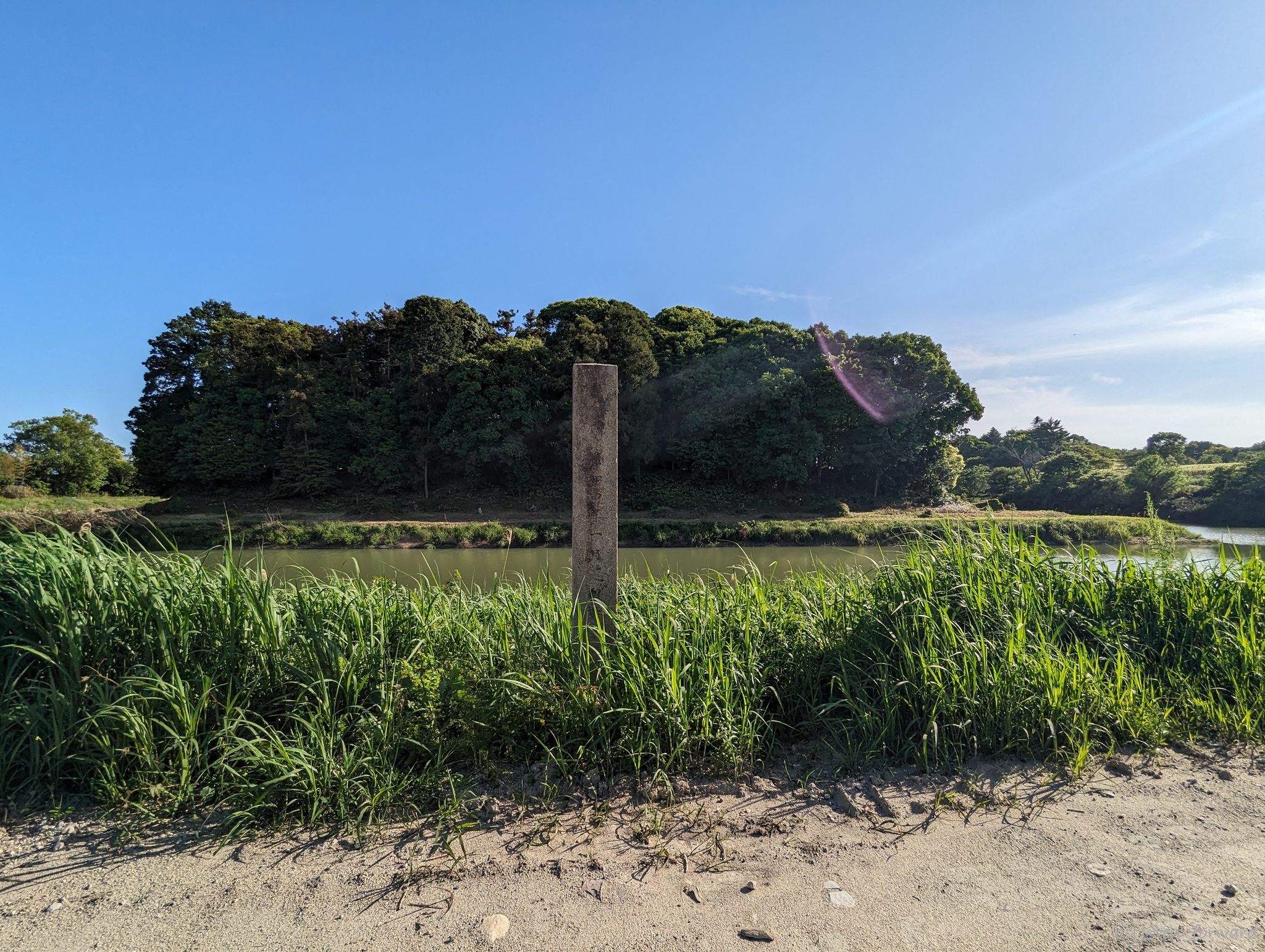 巣山古墳石碑