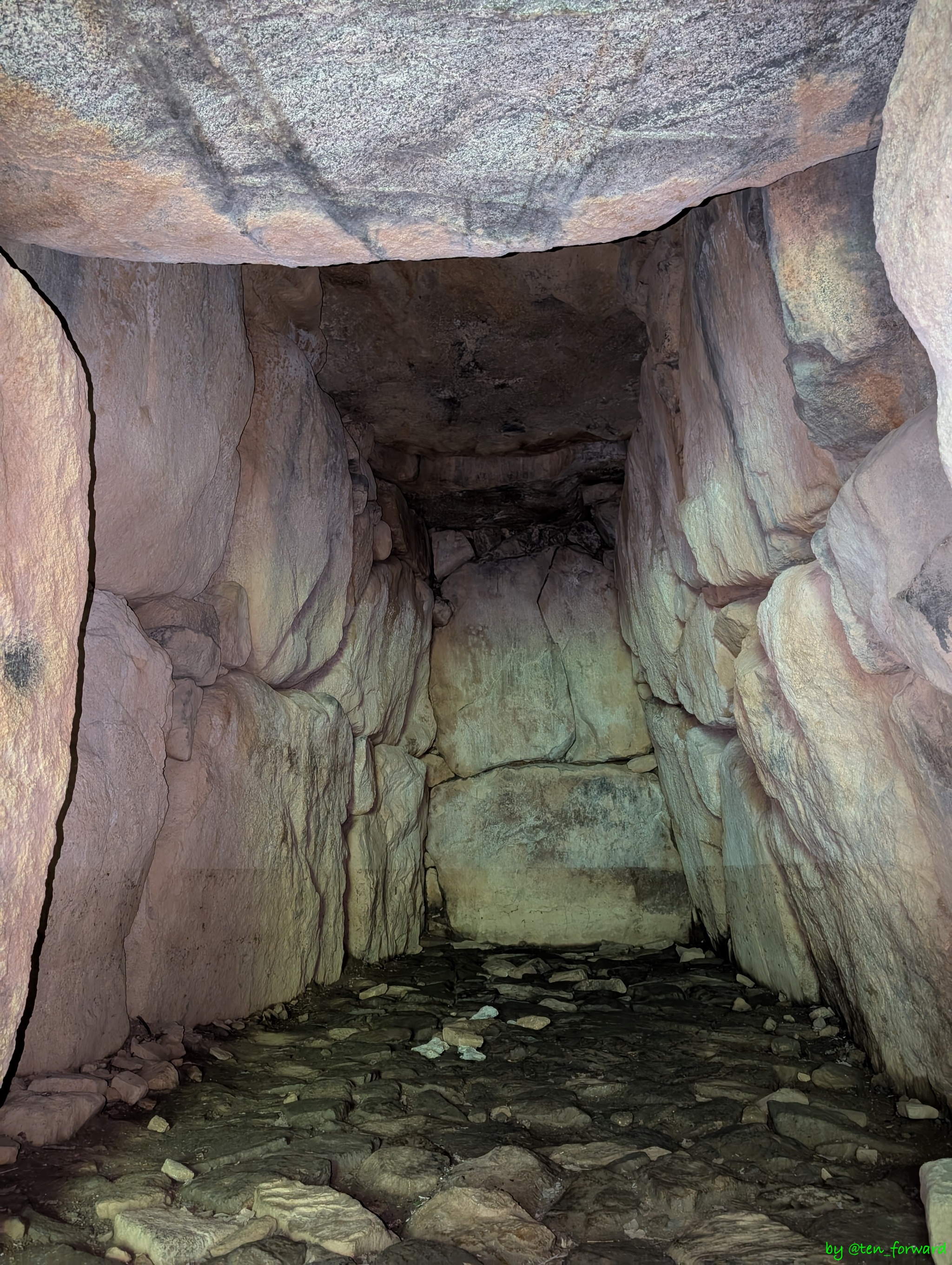 愛宕塚古墳石室