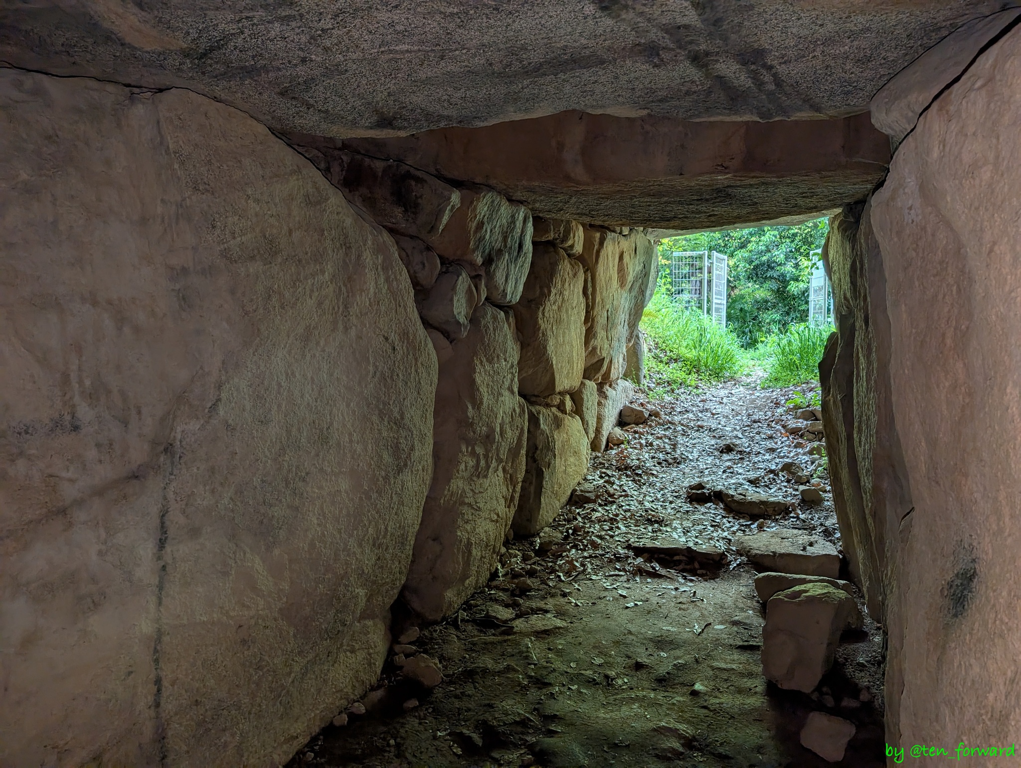 愛宕塚古墳羨道