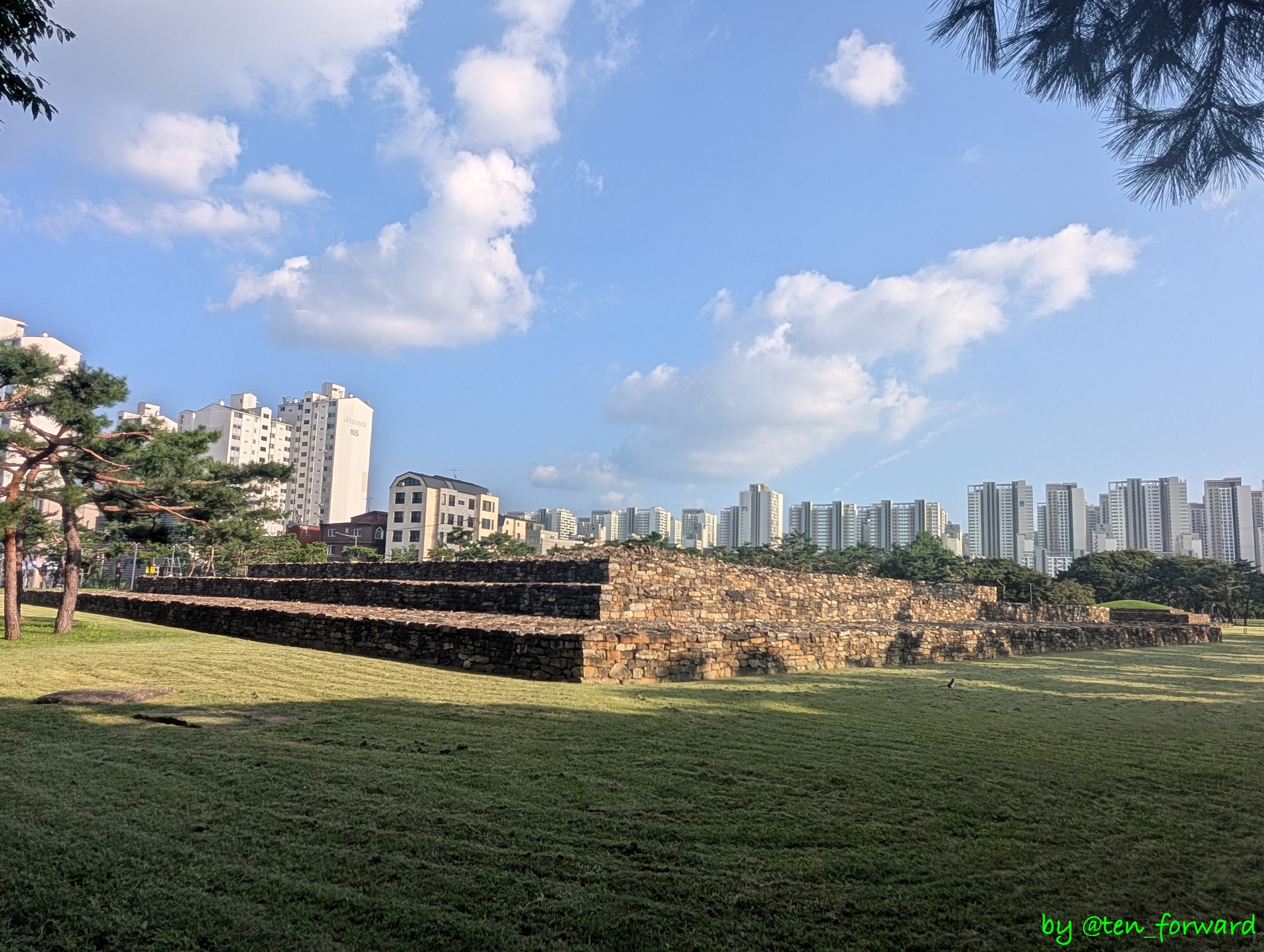 石村洞古墳群3号墳（北西側から）