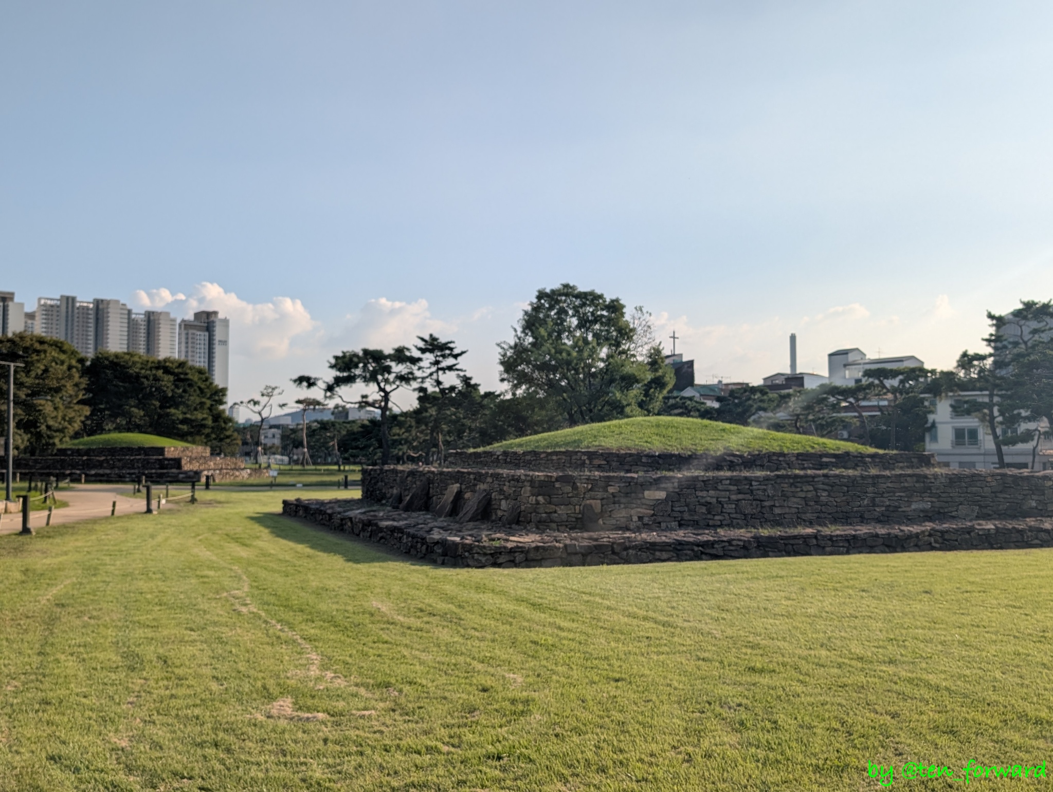石村洞古墳群4号墳（北側から）