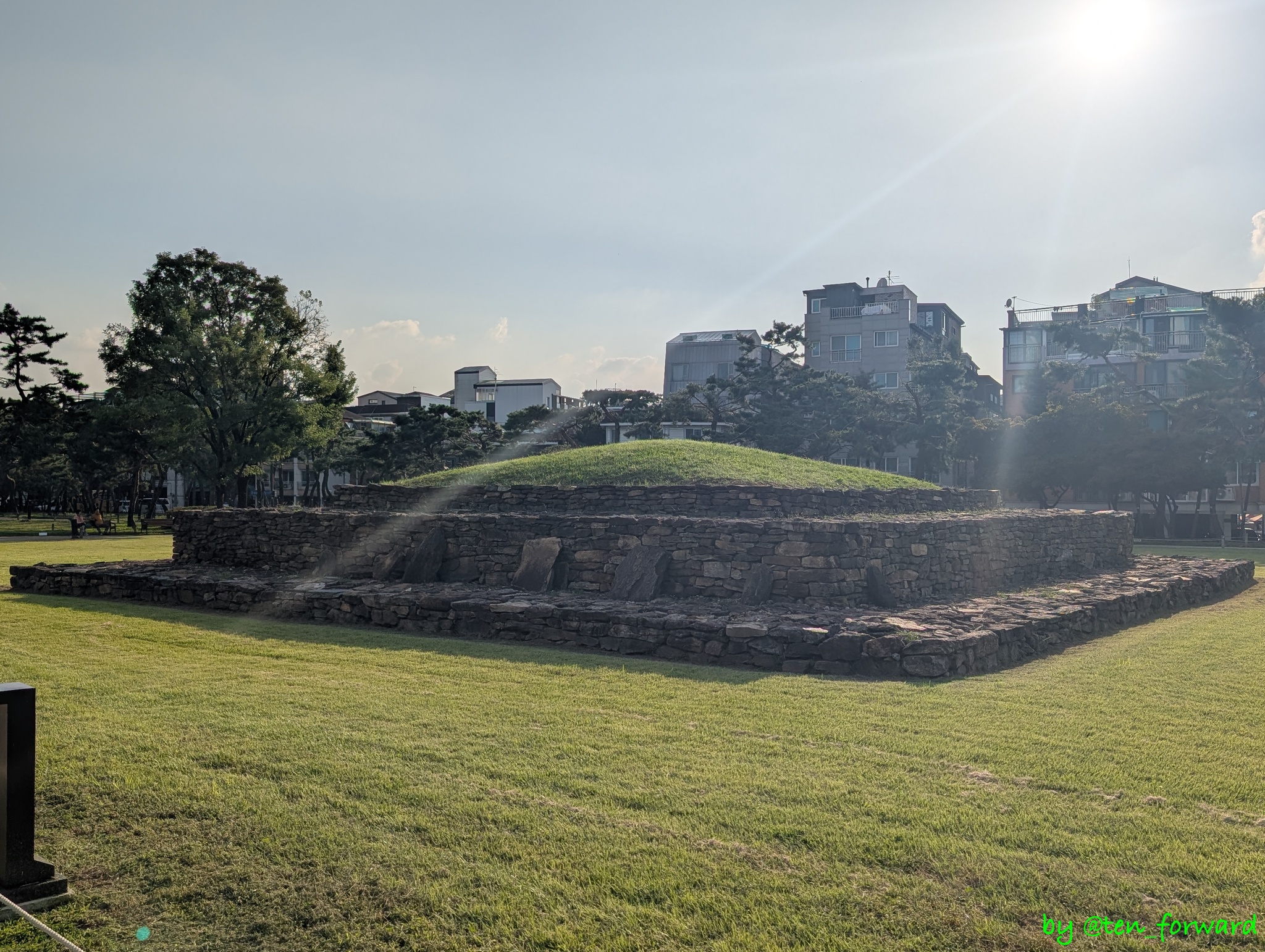 石村洞古墳群4号墳（北東側から）