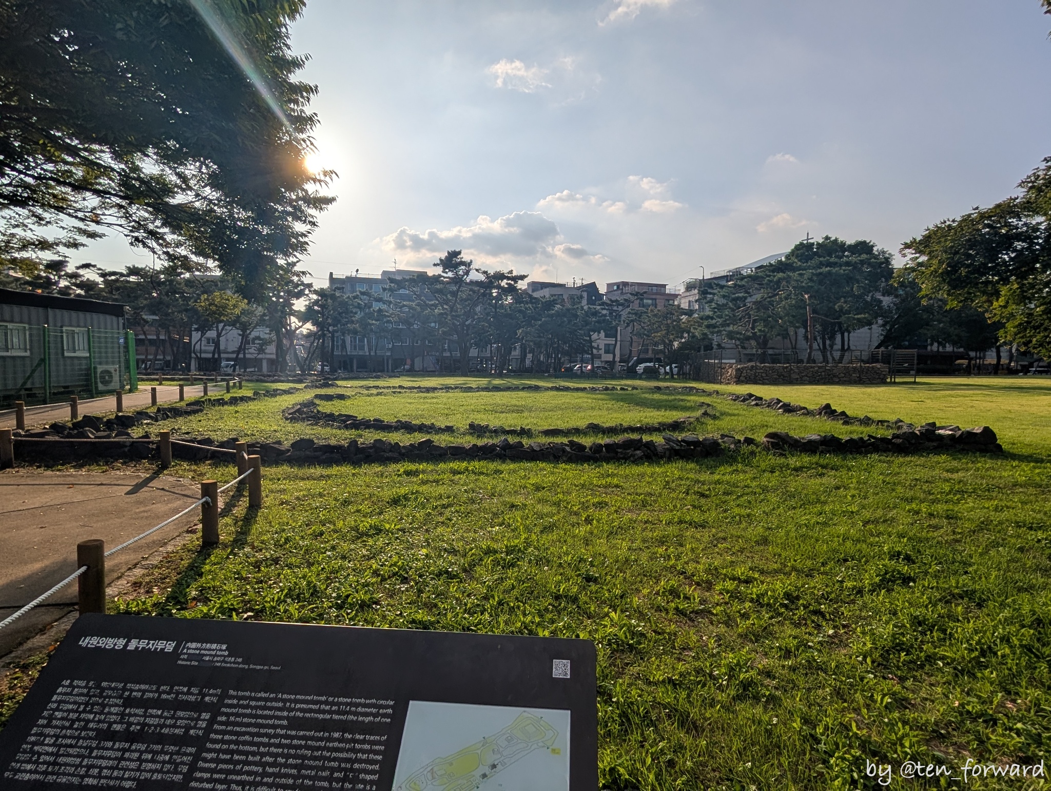 石村洞古墳群 内円外方形積石塚