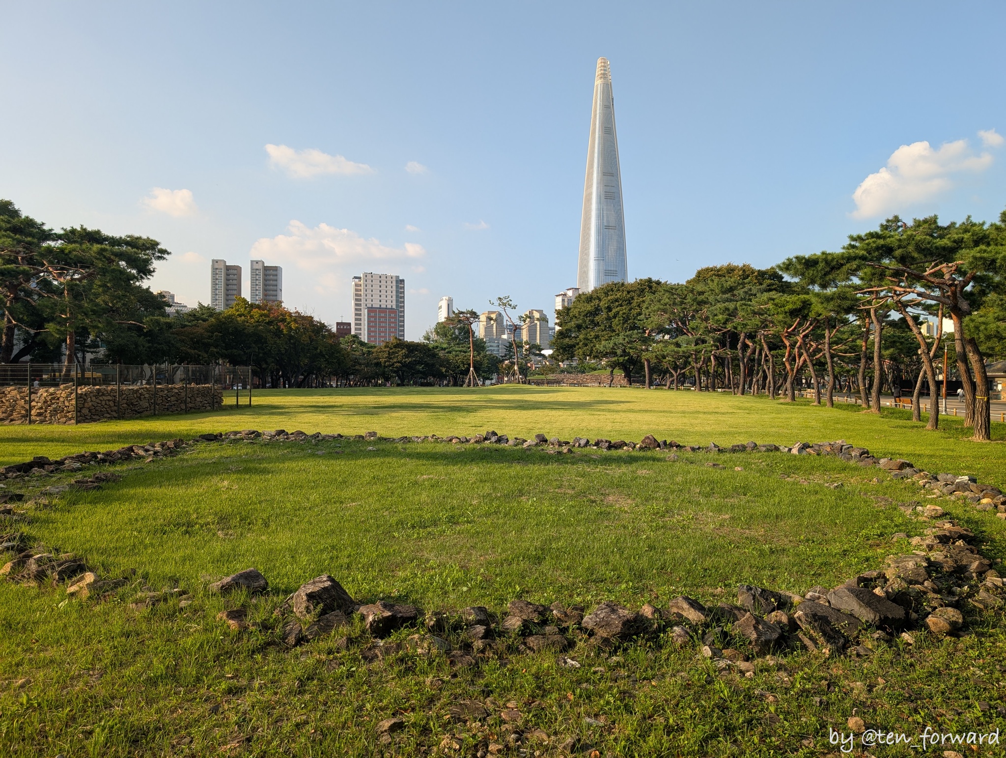 石村洞古墳群 内円外方形積石塚