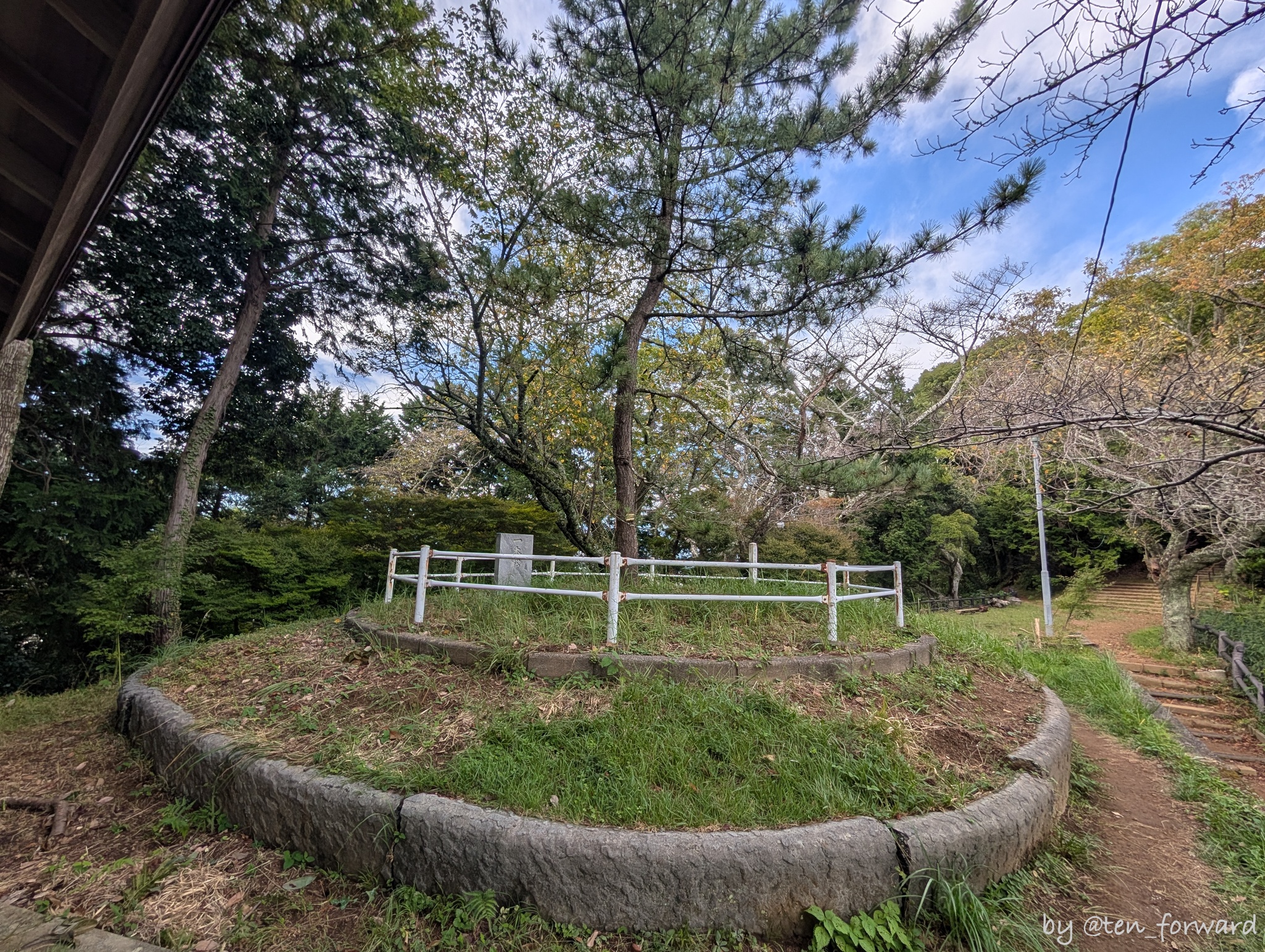 賤機山古墳群 1 号墳