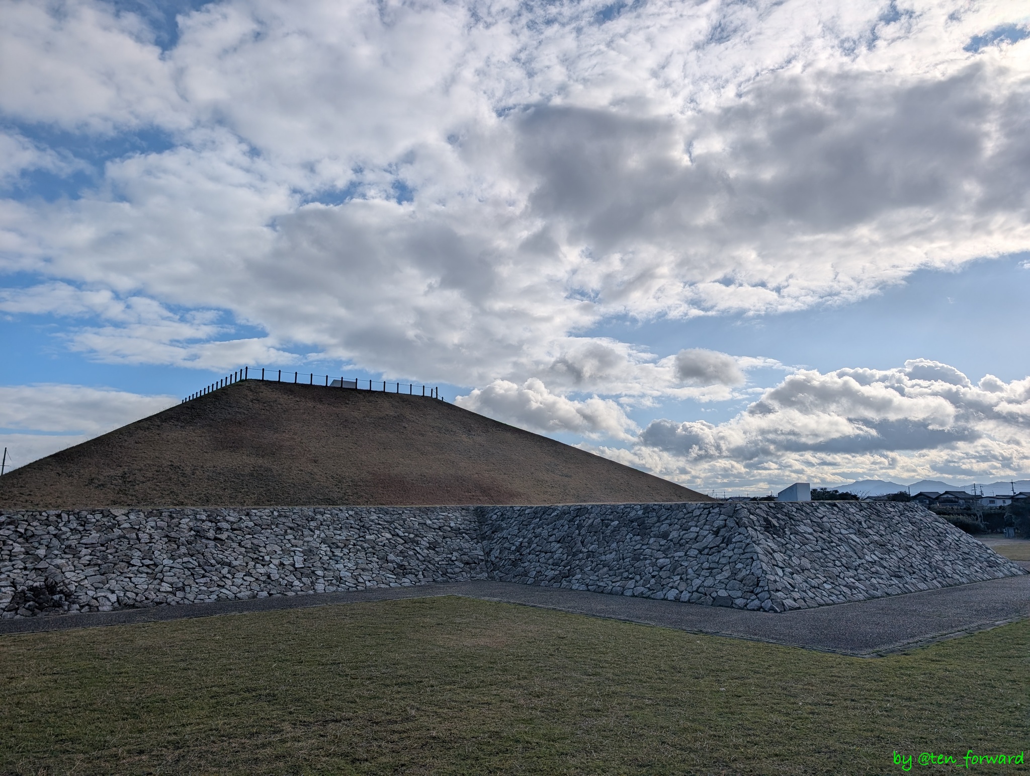 天乞山古墳(北から)