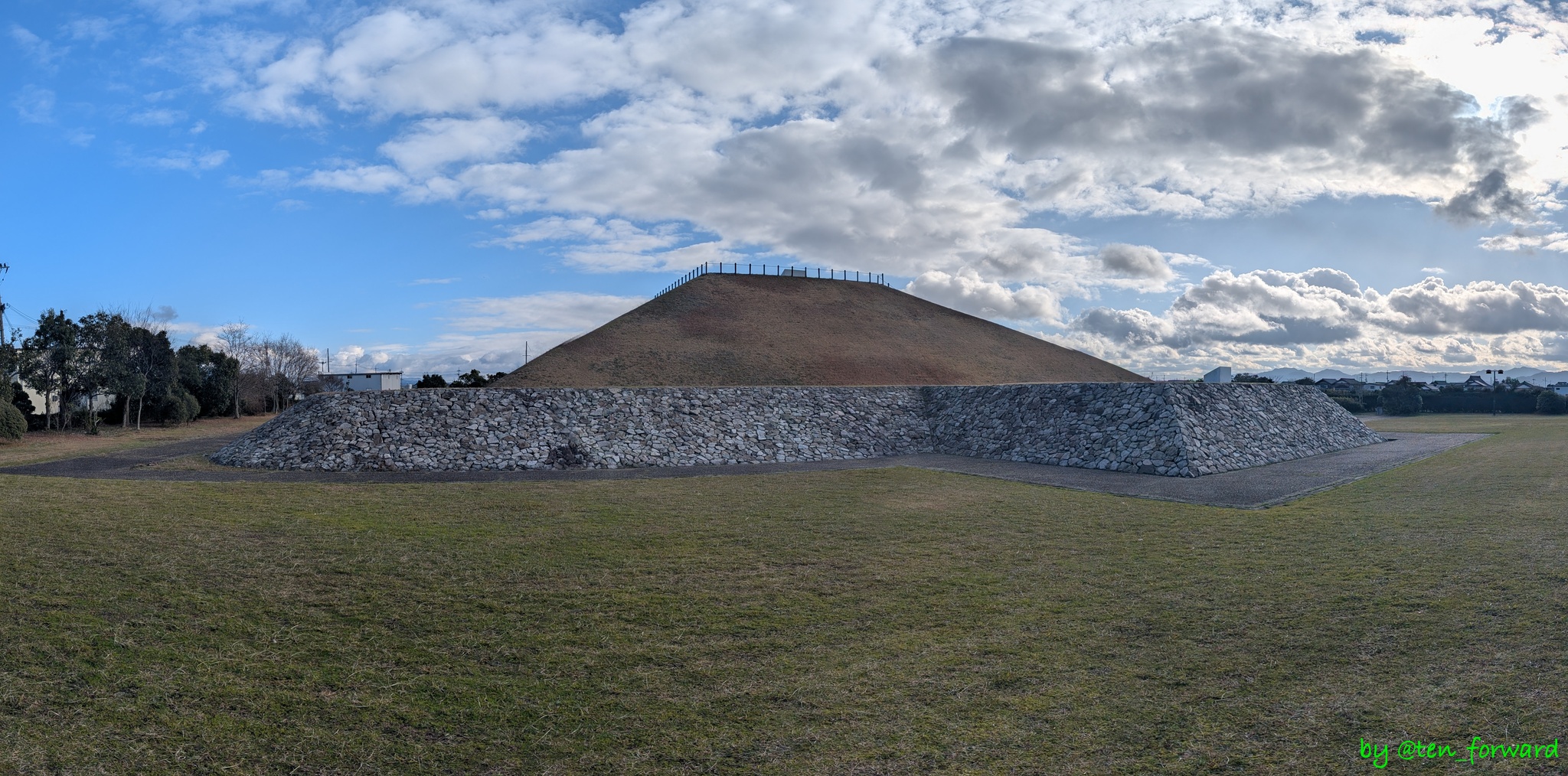 天乞山古墳（北から）