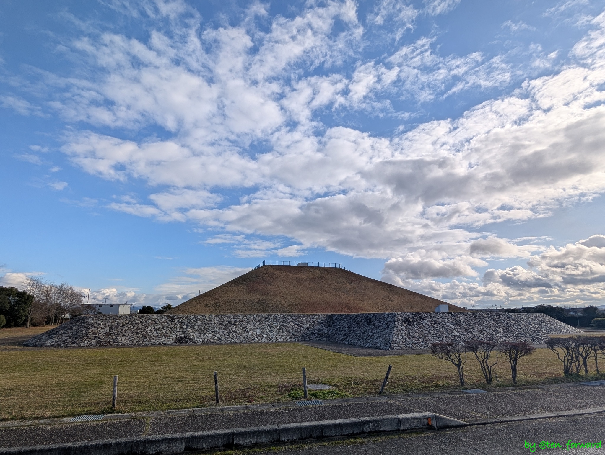 天乞山古墳(北から)