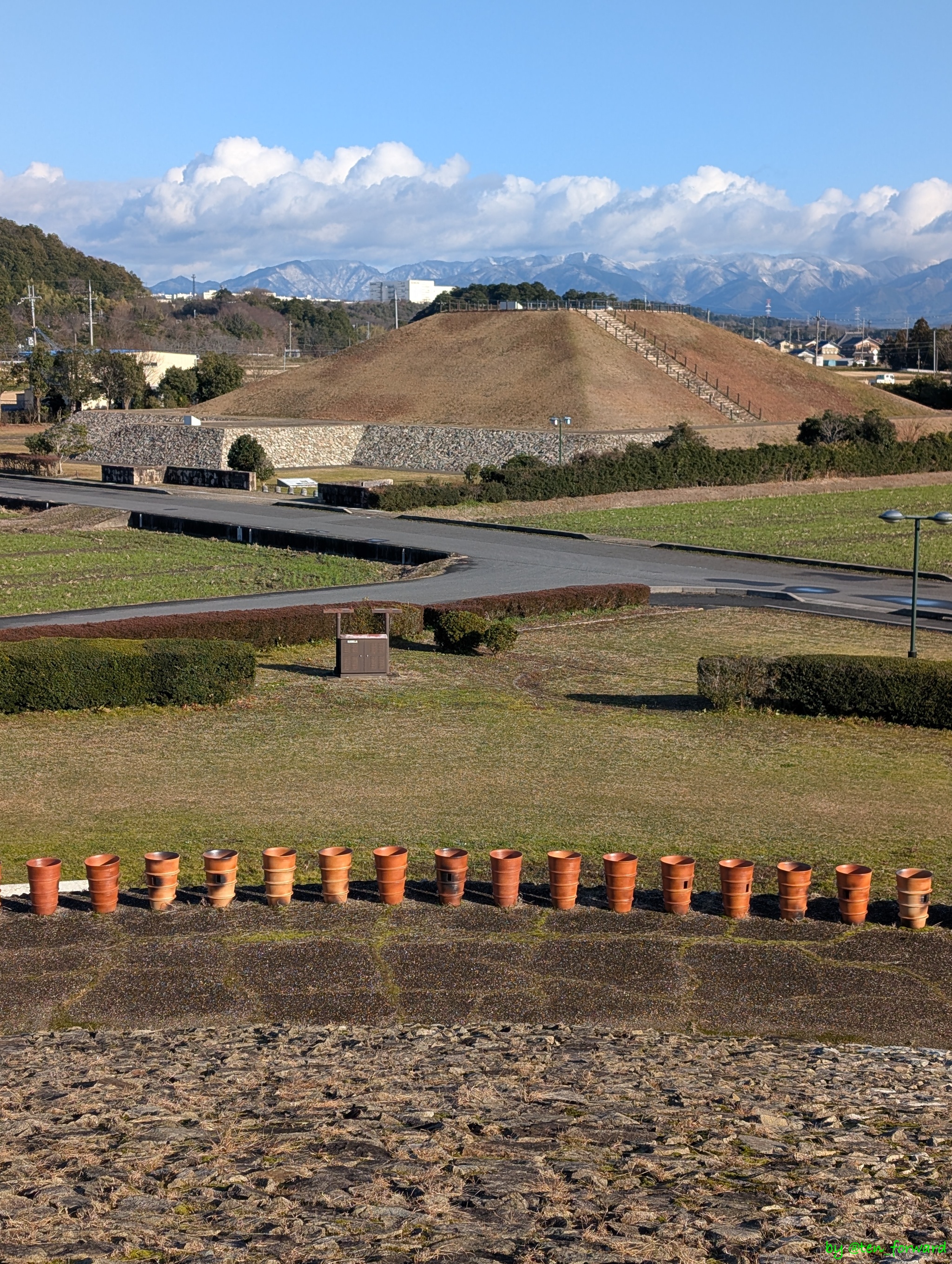 久保田山古墳から望む天乞山古墳