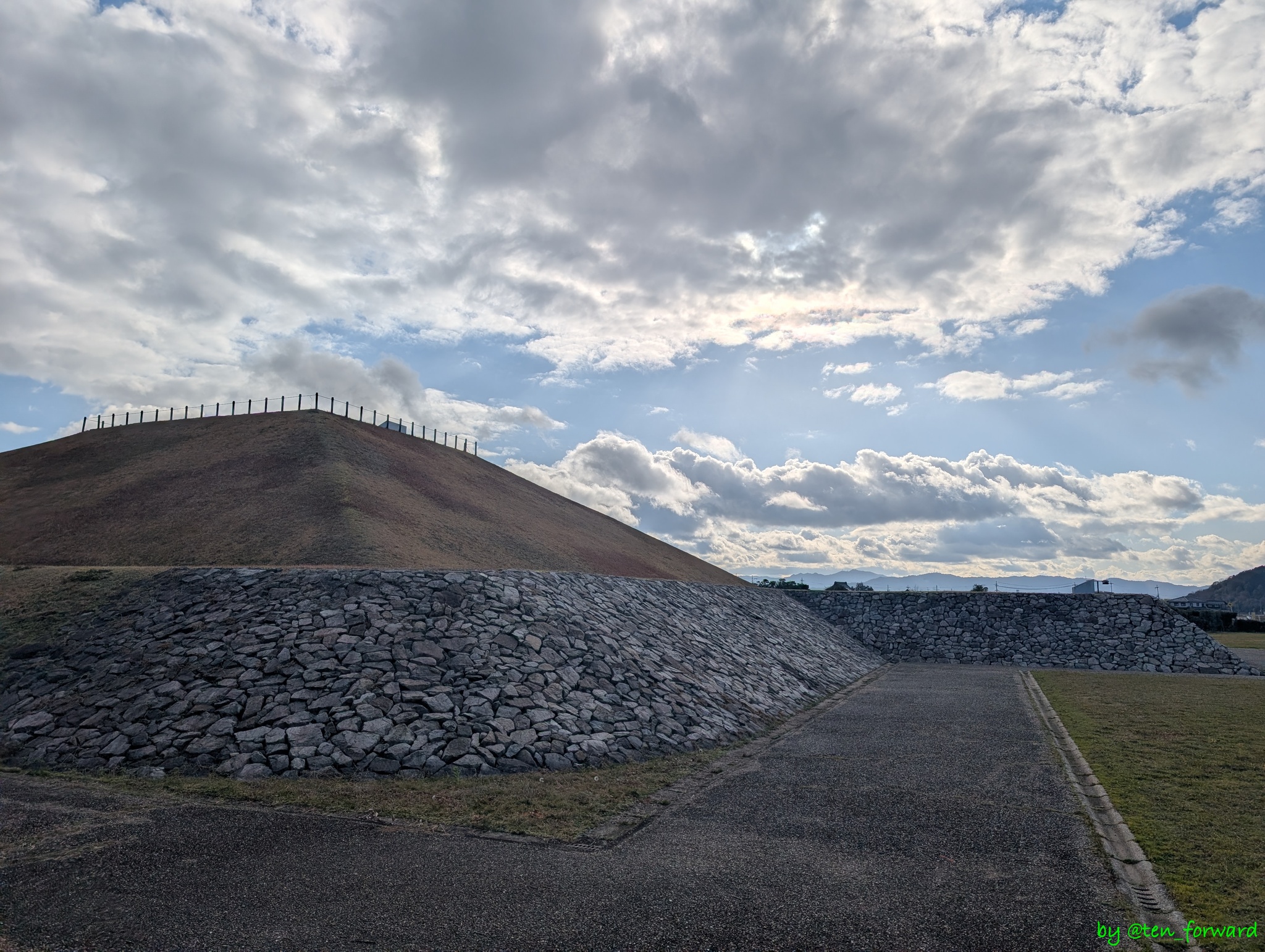 天乞山古墳（北から）