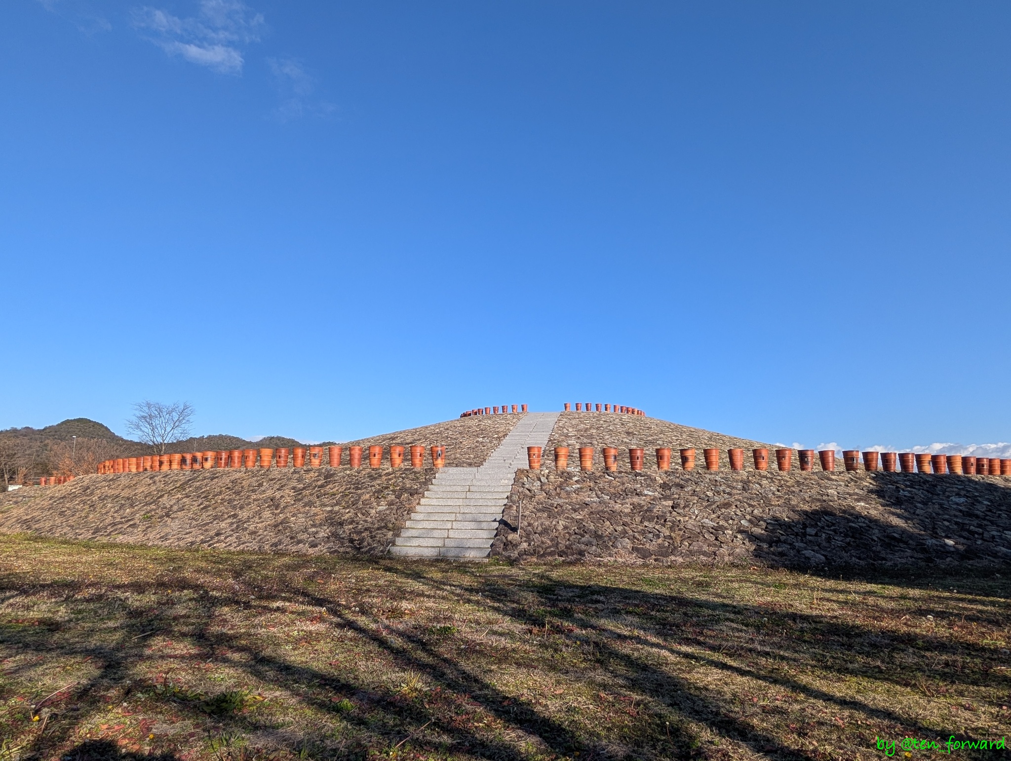 久保田山古墳(西から)