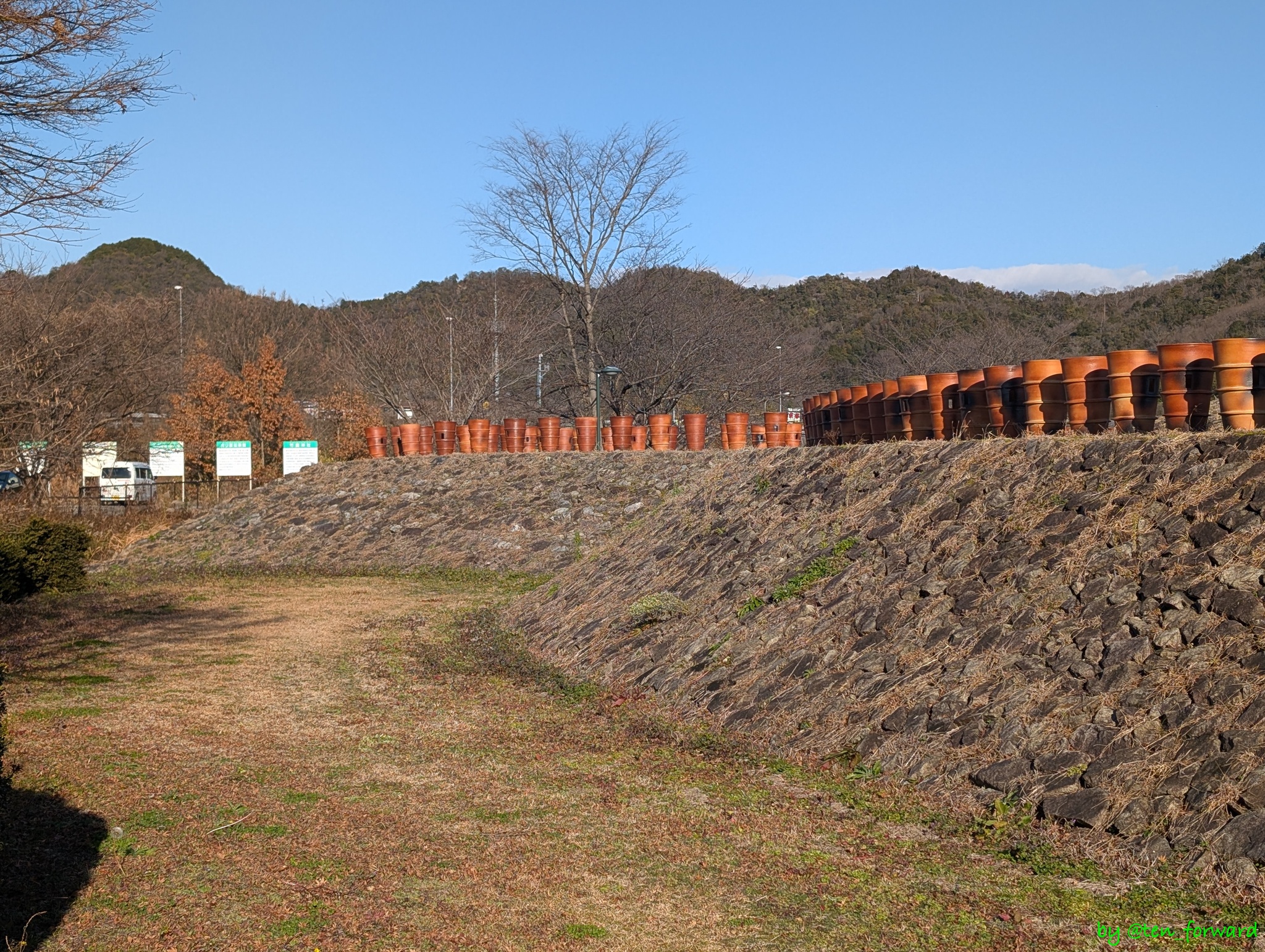 久保田山古墳（西から北側の造出方向を望む）