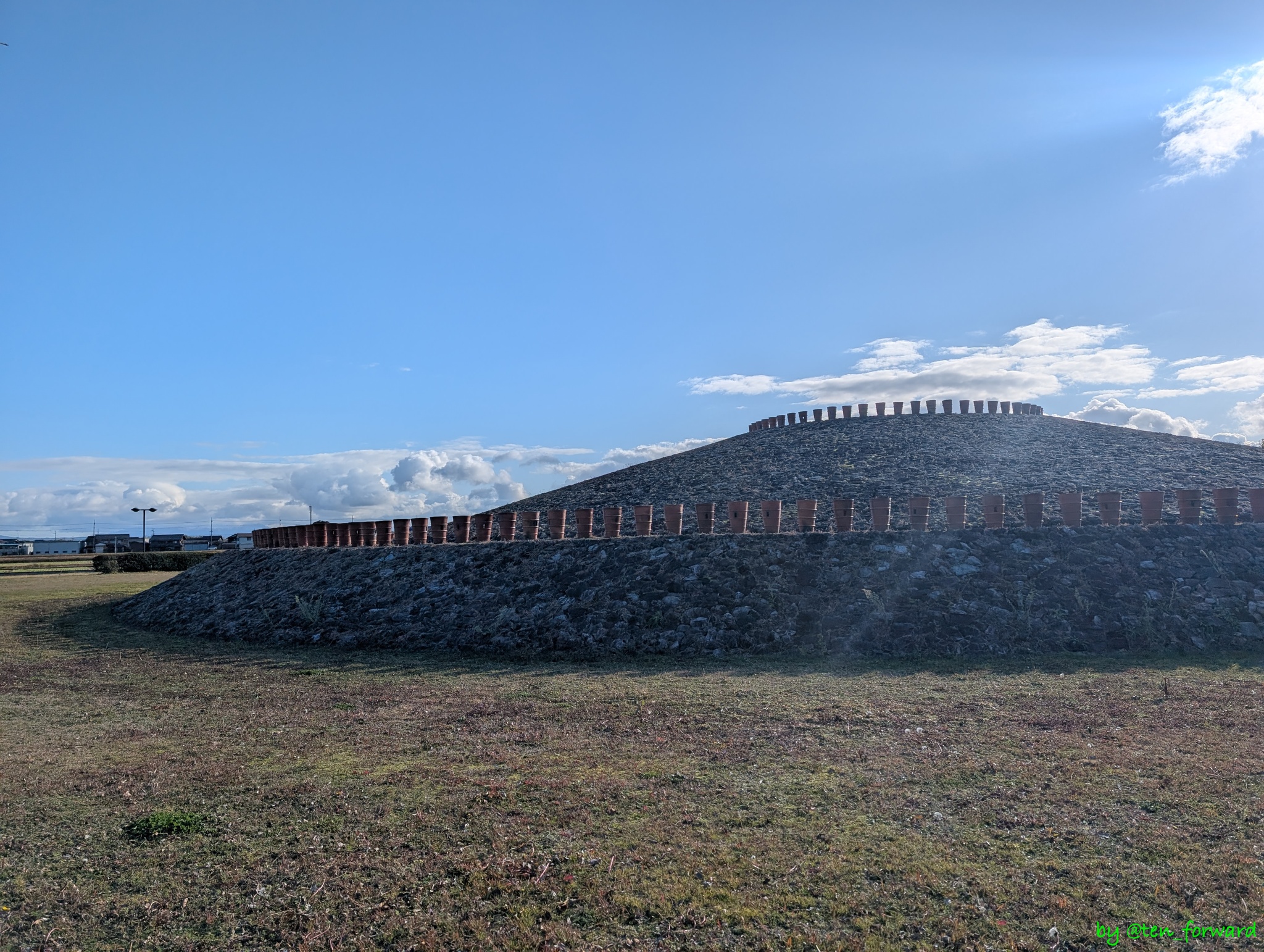 久保田山古墳（北から）