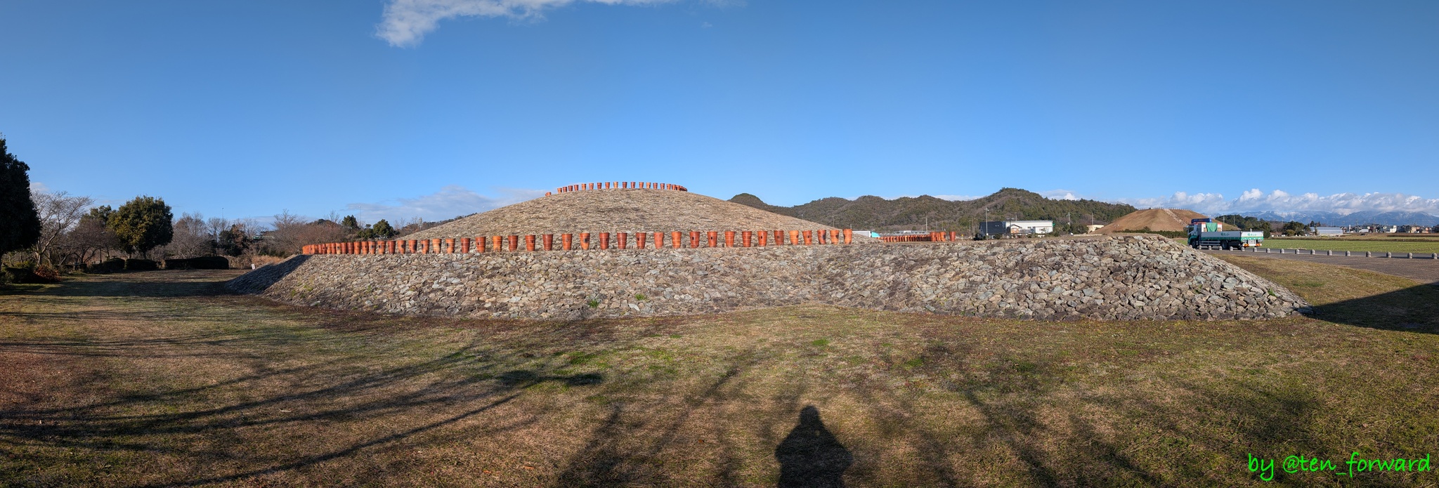 久保田山古墳(南から)