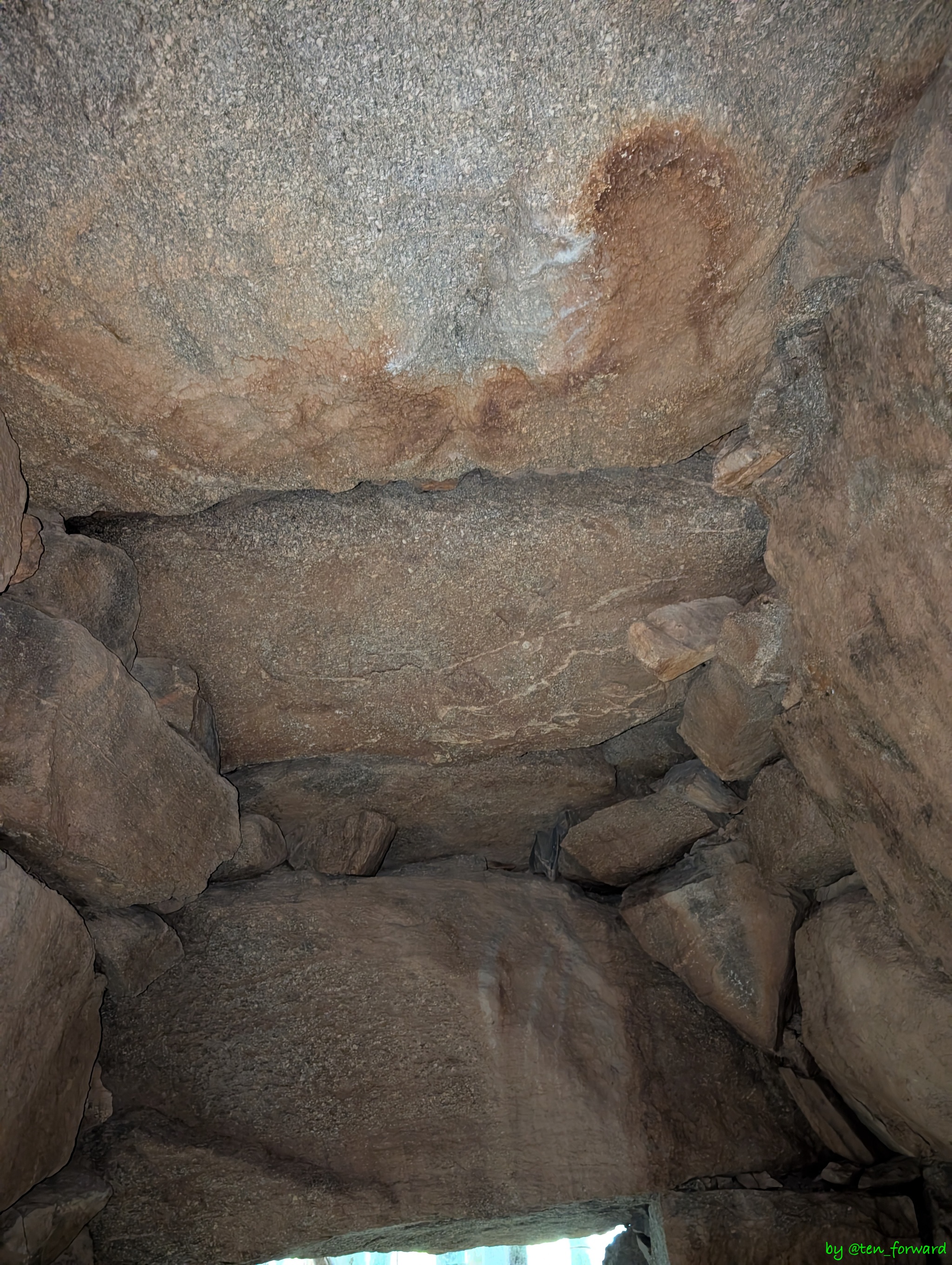 2号墳 玄室から羨道方向の上部