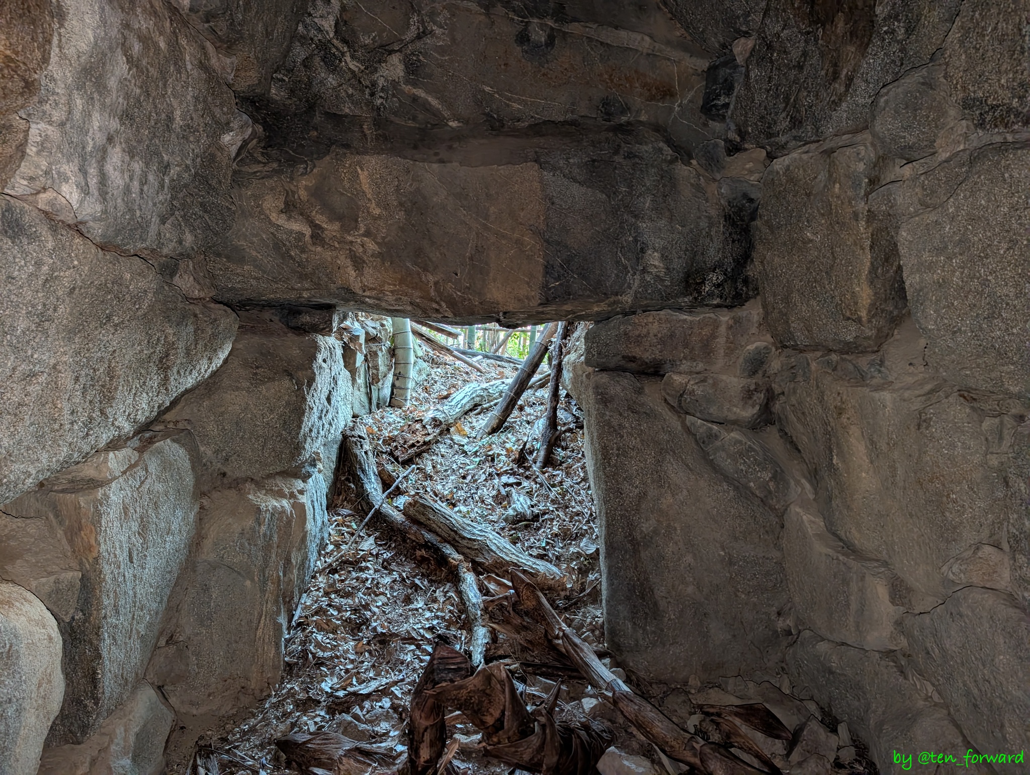 3号墳 玄室から羨道方向