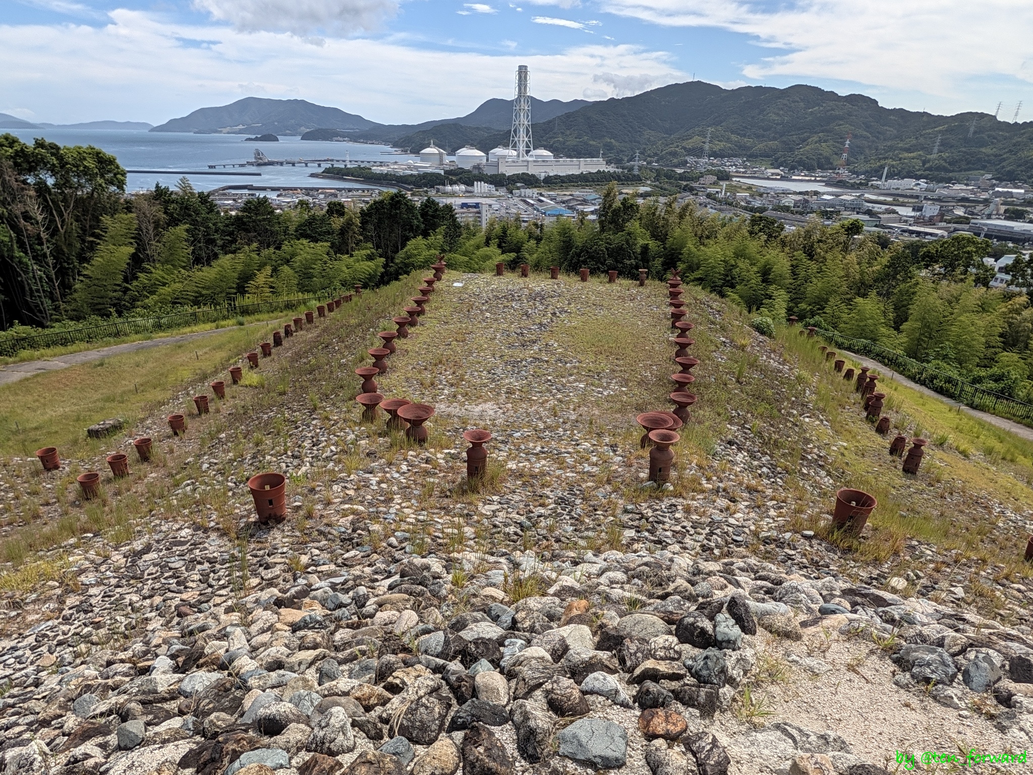 柳井茶臼山古墳後円部墳頂から前方部